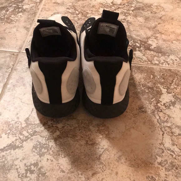 Basketball Shoes - Picture 4 of 7